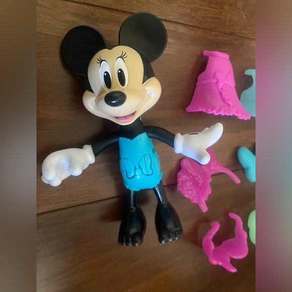 Minnie Mouse Dress Up Doll! - Picture 3 of 4